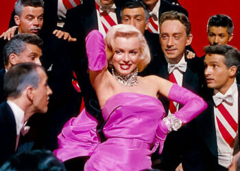 Robe rose iconique dans le cinéma