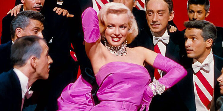 Robe rose iconique dans le cinéma