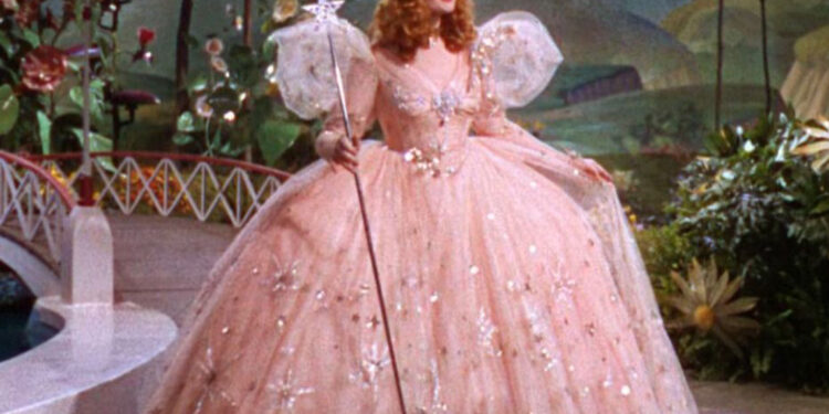 Robe rose iconique dans le cinéma