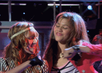 Shake It Up : la série qui a marqué la mode Disney des années 2010 !