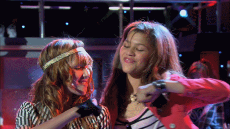 Shake It Up : la série qui a marqué la mode Disney des années 2010 !